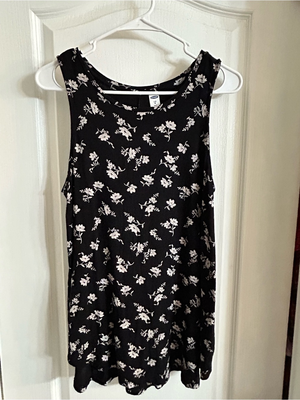Old Navy Luxe Black Floral Scoop Neck Tank - size medium